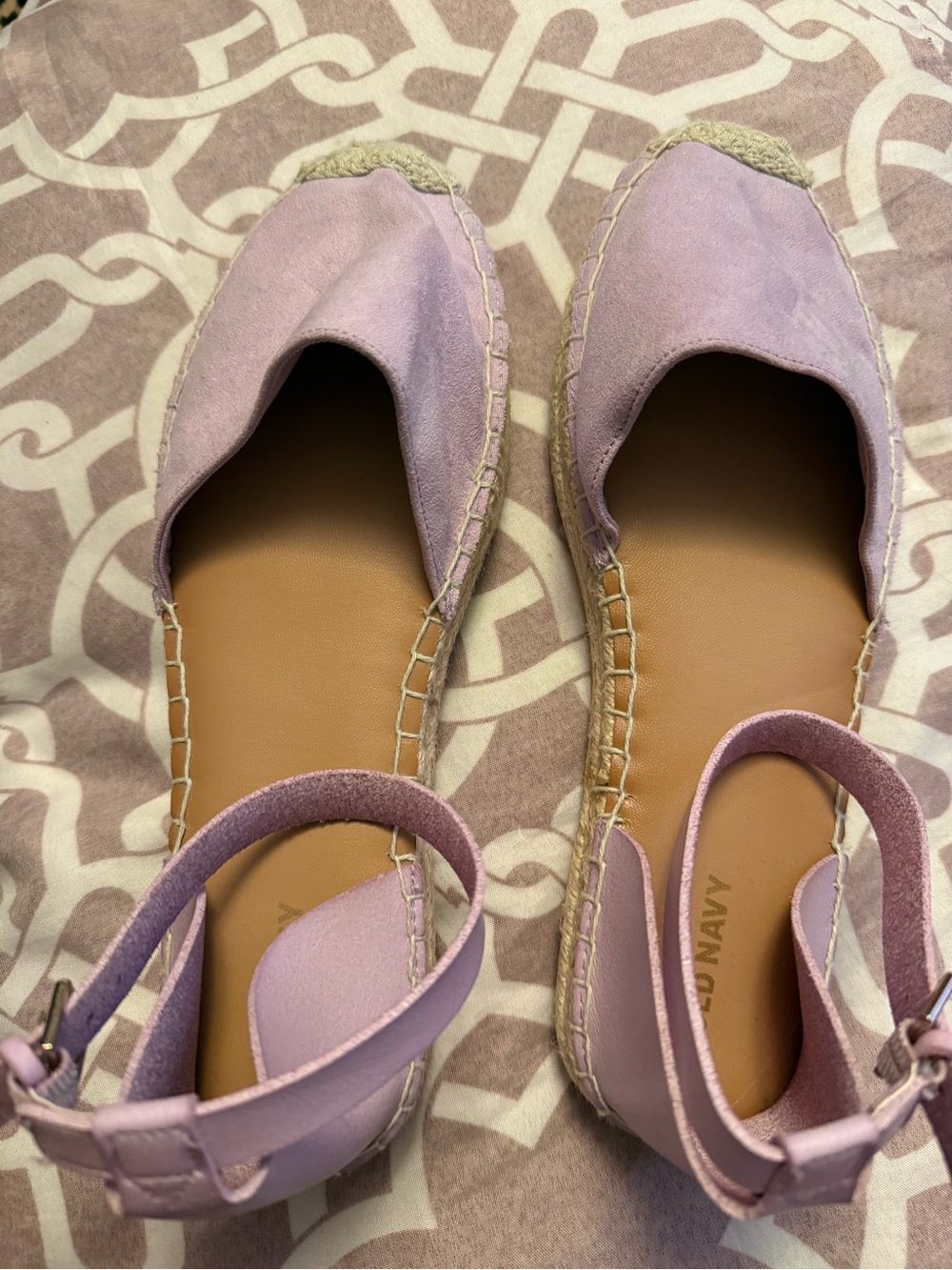 Old Navy size 8 light purple flat sandals